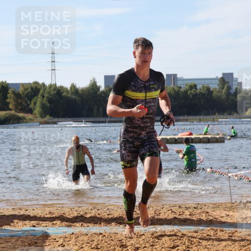 07.09.2025 - 19. Norderstedt Triathlon Luisa Fischer http://msf.ph/oto/8748710 07.09.2025 10:53:24 Schwimmen 196, 1175, 1186, 1193 meine-sportfotos.de
