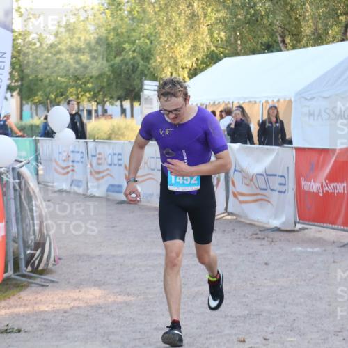 07.09.2025 - 19. Norderstedt Triathlon Luisa Fischer http://msf.ph/oto/8748712 07.09.2025 17:58:42 Ziel 1452 meine-sportfotos.de