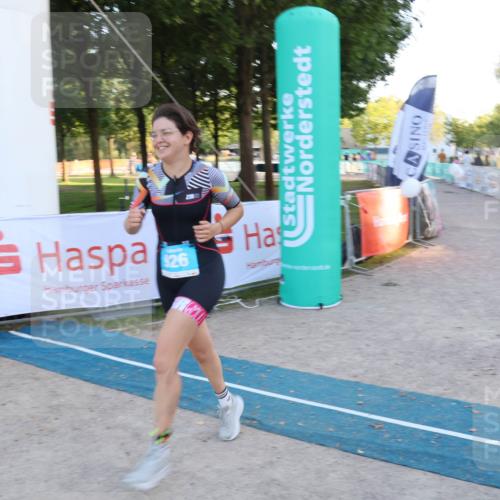 07.09.2025 - 19. Norderstedt Triathlon Luisa Fischer http://msf.ph/oto/8748767 07.09.2025 18:02:19 Ziel 926 meine-sportfotos.de