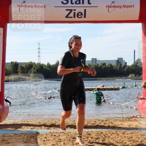 07.09.2025 - 19. Norderstedt Triathlon Luisa Fischer http://msf.ph/oto/8748819 07.09.2025 10:53:59 Schwimmen 1198, 1313 meine-sportfotos.de
