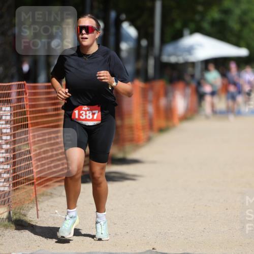 07.09.2025 - 19. Norderstedt Triathlon Michael Strokosch http://msf.ph/oto/8749060 07.09.2025 12:40:55 Laufen 802, 1387 meine-sportfotos.de
