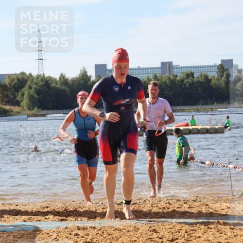 07.09.2025 - 19. Norderstedt Triathlon Luisa Fischer http://msf.ph/oto/8749085 07.09.2025 10:55:12 Schwimmen 276, 306, 834, 1159, 1181, 1183, 1207, 1257 meine-sportfotos.de