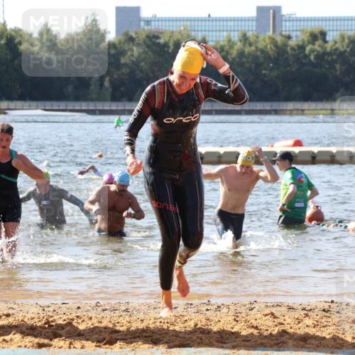 07.09.2025 - 19. Norderstedt Triathlon Luisa Fischer http://msf.ph/oto/8749208 07.09.2025 10:56:10 Schwimmen 229, 1301, 1308, 1314 meine-sportfotos.de