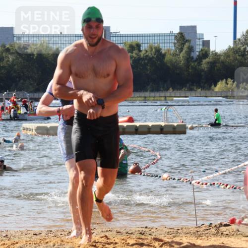 07.09.2025 - 19. Norderstedt Triathlon Luisa Fischer http://msf.ph/oto/8749335 07.09.2025 10:56:47 Schwimmen 296, 1229, 1279, 1395 meine-sportfotos.de