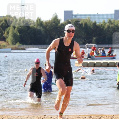 07.09.2025 - 19. Norderstedt Triathlon Luisa Fischer http://msf.ph/oto/8749382 07.09.2025 10:56:59 Schwimmen 296, 1152, 1279, 1394, 1395 meine-sportfotos.de
