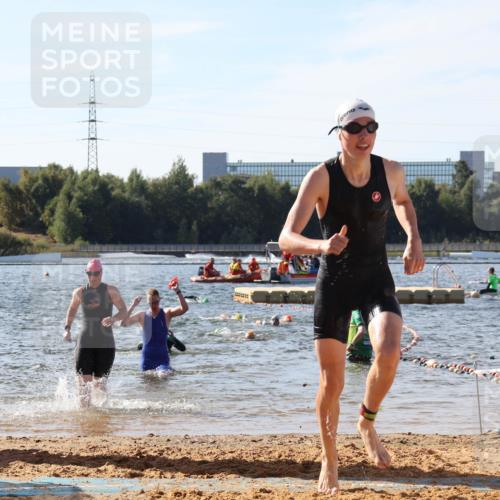 07.09.2025 - 19. Norderstedt Triathlon Luisa Fischer http://msf.ph/oto/8749395 07.09.2025 10:57:00 Schwimmen 296, 1152, 1279, 1394, 1395 meine-sportfotos.de