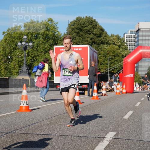 07.09.2025 - BARMER Alsterlauf Yannick Fuchs http://msf.ph/oto/8749420 07.09.2025 09:34:09 Laufen 5716 meine-sportfotos.de