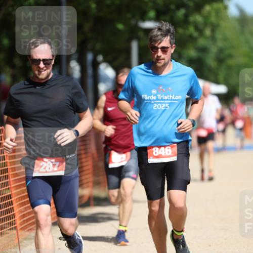 07.09.2025 - 19. Norderstedt Triathlon Michael Strokosch http://msf.ph/oto/8749448 07.09.2025 12:41:38 Laufen 164, 287, 823, 846, 1350 meine-sportfotos.de