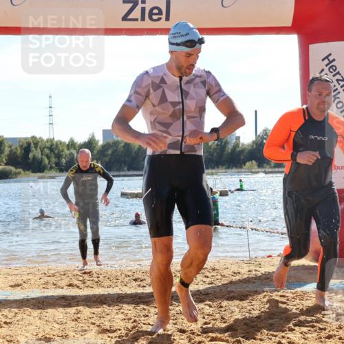 07.09.2025 - 19. Norderstedt Triathlon Luisa Fischer http://msf.ph/oto/8749638 07.09.2025 15:11:34 Schwimmen 376, 924, 931, 1407, 1444, 1455 meine-sportfotos.de