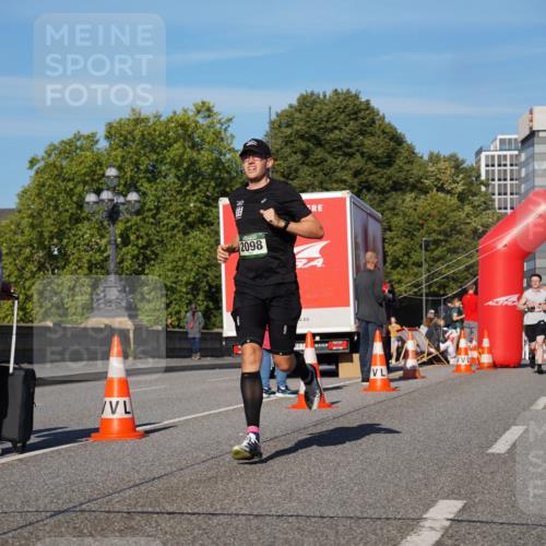 07.09.2025 - BARMER Alsterlauf Yannick Fuchs http://msf.ph/oto/8749673 07.09.2025 09:34:24 Laufen 2098, 763903, 8375 meine-sportfotos.de