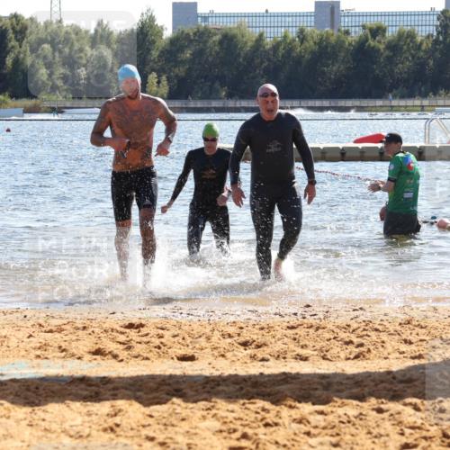 07.09.2025 - 19. Norderstedt Triathlon Luisa Fischer http://msf.ph/oto/8749706 07.09.2025 15:11:49 Schwimmen 432, 923, 925 meine-sportfotos.de