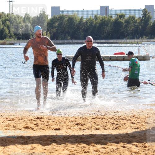 07.09.2025 - 19. Norderstedt Triathlon Luisa Fischer http://msf.ph/oto/8749709 07.09.2025 15:11:50 Schwimmen 432, 864, 923, 925 meine-sportfotos.de