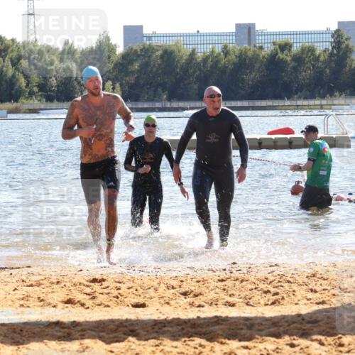 07.09.2025 - 19. Norderstedt Triathlon Luisa Fischer http://msf.ph/oto/8749713 07.09.2025 15:11:50 Schwimmen 432, 864, 923, 925 meine-sportfotos.de