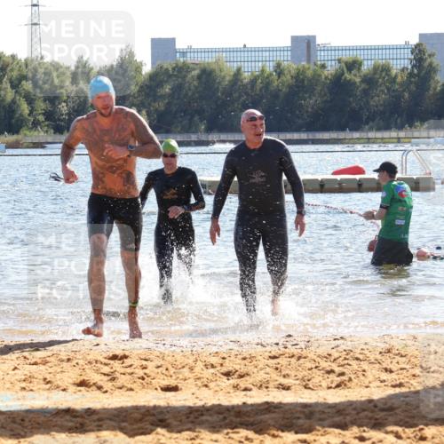 07.09.2025 - 19. Norderstedt Triathlon Luisa Fischer http://msf.ph/oto/8749717 07.09.2025 15:11:50 Schwimmen 432, 864, 923, 925 meine-sportfotos.de