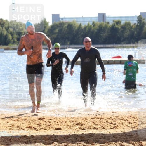 07.09.2025 - 19. Norderstedt Triathlon Luisa Fischer http://msf.ph/oto/8749720 07.09.2025 15:11:51 Schwimmen 432, 864, 923, 925 meine-sportfotos.de