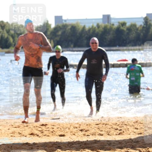 07.09.2025 - 19. Norderstedt Triathlon Luisa Fischer http://msf.ph/oto/8749724 07.09.2025 15:11:51 Schwimmen 432, 864, 923, 925 meine-sportfotos.de