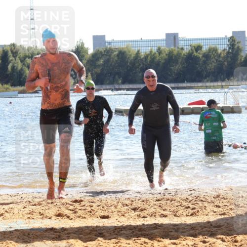 07.09.2025 - 19. Norderstedt Triathlon Luisa Fischer http://msf.ph/oto/8749728 07.09.2025 15:11:51 Schwimmen 432, 864, 923, 925 meine-sportfotos.de