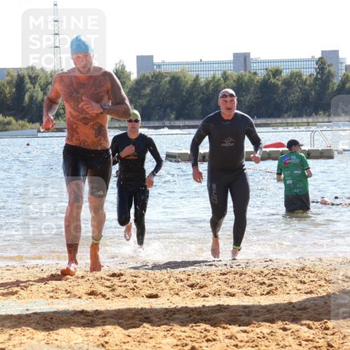 07.09.2025 - 19. Norderstedt Triathlon Luisa Fischer http://msf.ph/oto/8749730 07.09.2025 15:11:52 Schwimmen 432, 864, 923, 925 meine-sportfotos.de