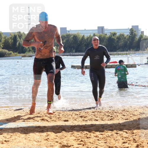 07.09.2025 - 19. Norderstedt Triathlon Luisa Fischer http://msf.ph/oto/8749733 07.09.2025 15:11:52 Schwimmen 432, 864, 923, 925 meine-sportfotos.de