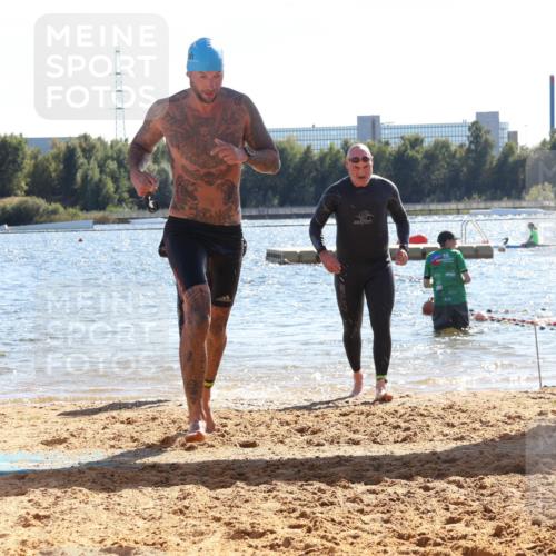 07.09.2025 - 19. Norderstedt Triathlon Luisa Fischer http://msf.ph/oto/8749739 07.09.2025 15:11:52 Schwimmen 432, 864, 923, 925 meine-sportfotos.de