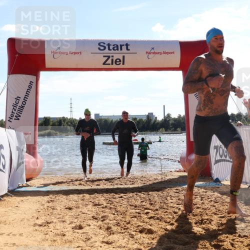 07.09.2025 - 19. Norderstedt Triathlon Luisa Fischer http://msf.ph/oto/8749756 07.09.2025 15:11:54 Schwimmen 432, 864, 923, 925 meine-sportfotos.de