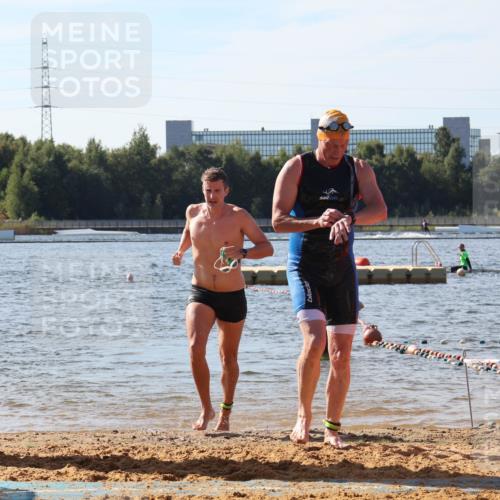 07.09.2025 - 19. Norderstedt Triathlon Luisa Fischer http://msf.ph/oto/8749826 07.09.2025 10:58:27 Schwimmen 704, 1274 meine-sportfotos.de