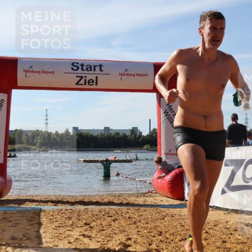 07.09.2025 - 19. Norderstedt Triathlon Luisa Fischer http://msf.ph/oto/8749878 07.09.2025 10:58:32 Schwimmen 704, 1274 meine-sportfotos.de