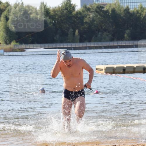 07.09.2025 - 19. Norderstedt Triathlon Luisa Fischer http://msf.ph/oto/8749912 07.09.2025 10:59:57 Schwimmen 228, 1210 meine-sportfotos.de