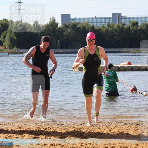 07.09.2025 - 19. Norderstedt Triathlon Luisa Fischer http://msf.ph/oto/8749959 07.09.2025 11:00:21 Schwimmen 784, 1225 meine-sportfotos.de