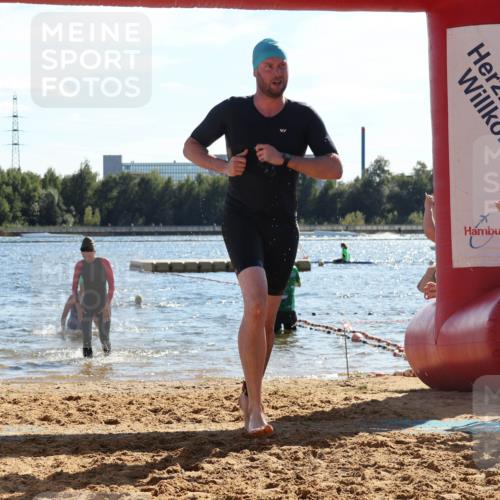 07.09.2025 - 19. Norderstedt Triathlon Luisa Fischer http://msf.ph/oto/8750004 07.09.2025 15:16:45 Schwimmen 941, 1418 meine-sportfotos.de