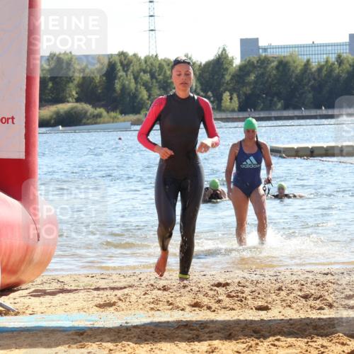07.09.2025 - 19. Norderstedt Triathlon Luisa Fischer http://msf.ph/oto/8750025 07.09.2025 15:16:48 Schwimmen 941, 957, 1418 meine-sportfotos.de