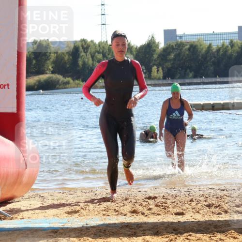 07.09.2025 - 19. Norderstedt Triathlon Luisa Fischer http://msf.ph/oto/8750029 07.09.2025 15:16:49 Schwimmen 941, 957, 1418 meine-sportfotos.de