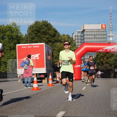 07.09.2025 - BARMER Alsterlauf Yannick Fuchs http://msf.ph/oto/8750148 07.09.2025 09:34:40 Laufen 3163, 2250, 2 meine-sportfotos.de