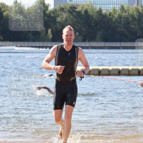 07.09.2025 - 19. Norderstedt Triathlon Luisa Fischer http://msf.ph/oto/8750204 07.09.2025 11:14:26 Schwimmen 154, 746 meine-sportfotos.de
