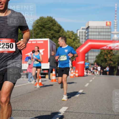07.09.2025 - BARMER Alsterlauf Yannick Fuchs http://msf.ph/oto/8750253 07.09.2025 09:34:44 Laufen 36, 2250, 5583 meine-sportfotos.de