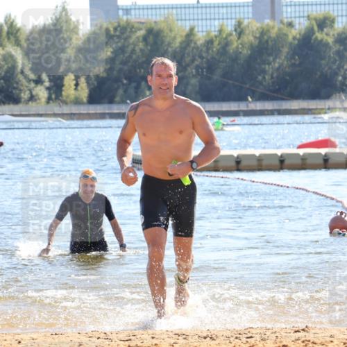07.09.2025 - 19. Norderstedt Triathlon Luisa Fischer http://msf.ph/oto/8750346 07.09.2025 15:23:45 Schwimmen 1448 meine-sportfotos.de