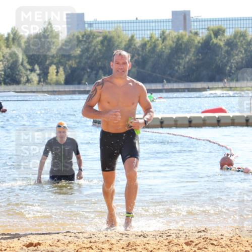 07.09.2025 - 19. Norderstedt Triathlon Luisa Fischer http://msf.ph/oto/8750352 07.09.2025 15:23:45 Schwimmen 1448 meine-sportfotos.de