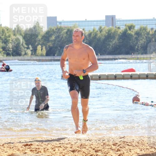 07.09.2025 - 19. Norderstedt Triathlon Luisa Fischer http://msf.ph/oto/8750358 07.09.2025 15:23:46 Schwimmen 1448 meine-sportfotos.de