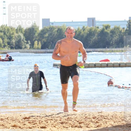 07.09.2025 - 19. Norderstedt Triathlon Luisa Fischer http://msf.ph/oto/8750362 07.09.2025 15:23:46 Schwimmen 1448 meine-sportfotos.de