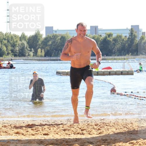 07.09.2025 - 19. Norderstedt Triathlon Luisa Fischer http://msf.ph/oto/8750366 07.09.2025 15:23:47 Schwimmen 1448 meine-sportfotos.de