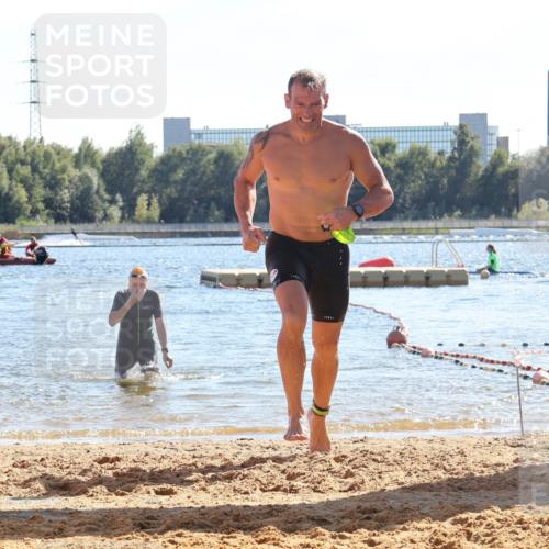 07.09.2025 - 19. Norderstedt Triathlon Luisa Fischer http://msf.ph/oto/8750369 07.09.2025 15:23:47 Schwimmen 1448 meine-sportfotos.de