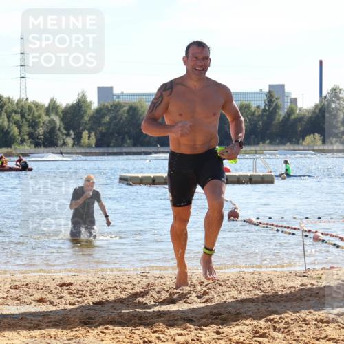 07.09.2025 - 19. Norderstedt Triathlon Luisa Fischer http://msf.ph/oto/8750372 07.09.2025 15:23:47 Schwimmen 1448 meine-sportfotos.de