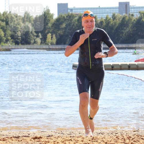 07.09.2025 - 19. Norderstedt Triathlon Luisa Fischer http://msf.ph/oto/8750391 07.09.2025 15:23:54 Schwimmen 1437, 1448 meine-sportfotos.de