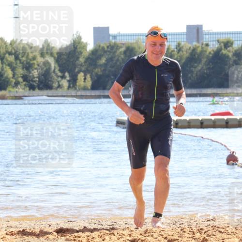 07.09.2025 - 19. Norderstedt Triathlon Luisa Fischer http://msf.ph/oto/8750395 07.09.2025 15:23:54 Schwimmen 1437, 1448 meine-sportfotos.de