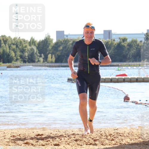 07.09.2025 - 19. Norderstedt Triathlon Luisa Fischer http://msf.ph/oto/8750398 07.09.2025 15:23:55 Schwimmen 1437, 1448 meine-sportfotos.de