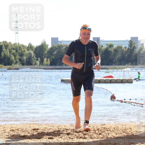 07.09.2025 - 19. Norderstedt Triathlon Luisa Fischer http://msf.ph/oto/8750400 07.09.2025 15:23:55 Schwimmen 1437, 1448 meine-sportfotos.de