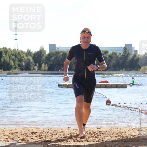 07.09.2025 - 19. Norderstedt Triathlon Luisa Fischer http://msf.ph/oto/8750413 07.09.2025 15:23:55 Schwimmen 1437, 1448 meine-sportfotos.de