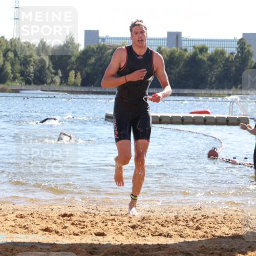 07.09.2025 - 19. Norderstedt Triathlon Luisa Fischer http://msf.ph/oto/8750522 07.09.2025 15:27:07 Schwimmen 522 meine-sportfotos.de
