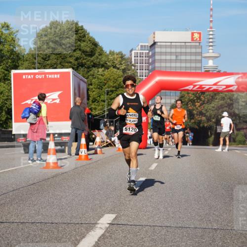 07.09.2025 - BARMER Alsterlauf Yannick Fuchs http://msf.ph/oto/8750677 07.09.2025 09:35:11 Laufen 5120, 4652 meine-sportfotos.de