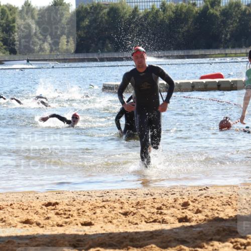 07.09.2025 - 19. Norderstedt Triathlon Luisa Fischer http://msf.ph/oto/8750718 07.09.2025 15:28:14 Schwimmen 498 meine-sportfotos.de